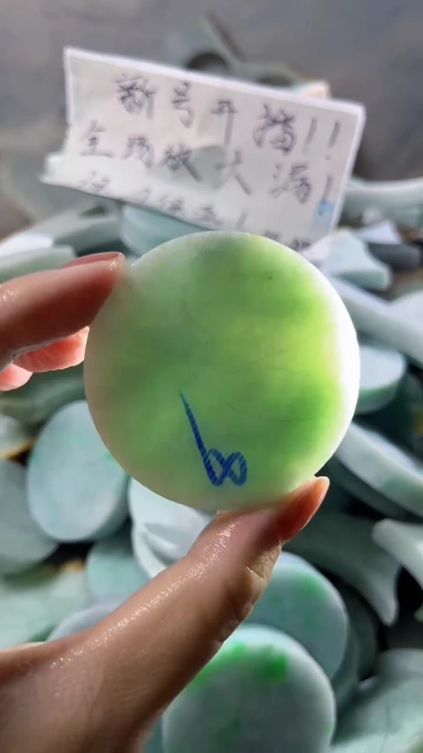 颈饰未镶嵌翡翠颈饰未镶嵌翡翠裸石翡翠缅甸翡翠A货钟117