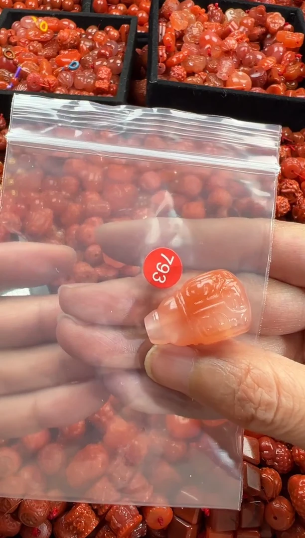 南红玛瑙未镶嵌颈饰1