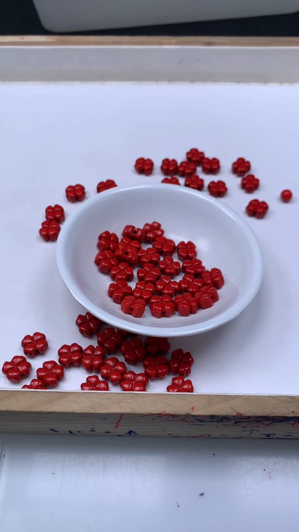 未镶嵌散珠玛瑙/玉髓D696朱 砂 四叶草5*10mm10个6.8元