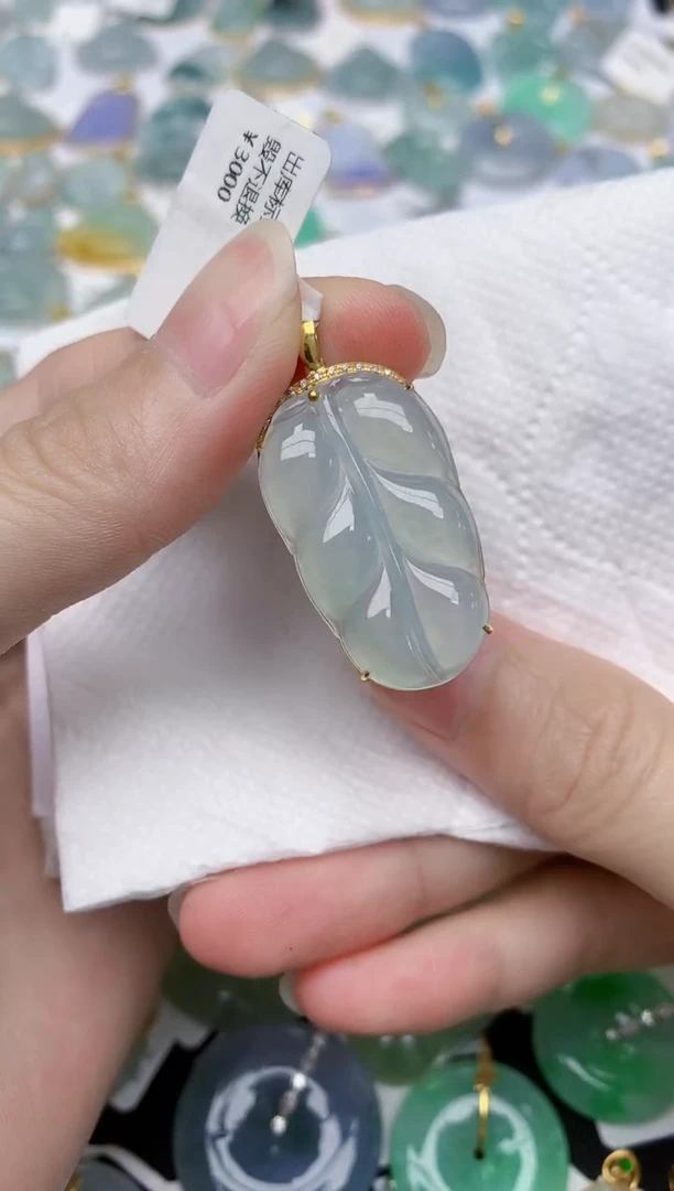 翡翠18K金镶嵌颈饰天然A货翡翠