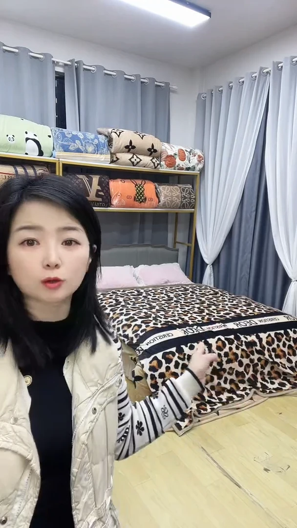 牛奶绒加厚200*230豹纹被子