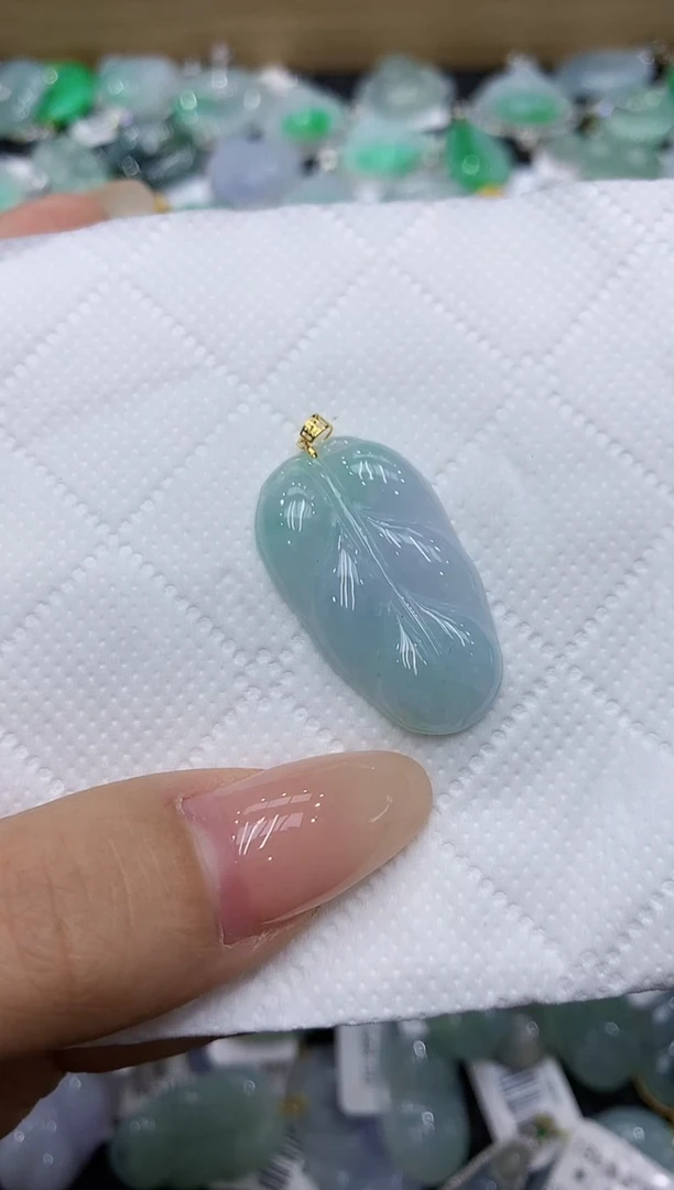 翡翠18K金镶嵌颈饰111111111111