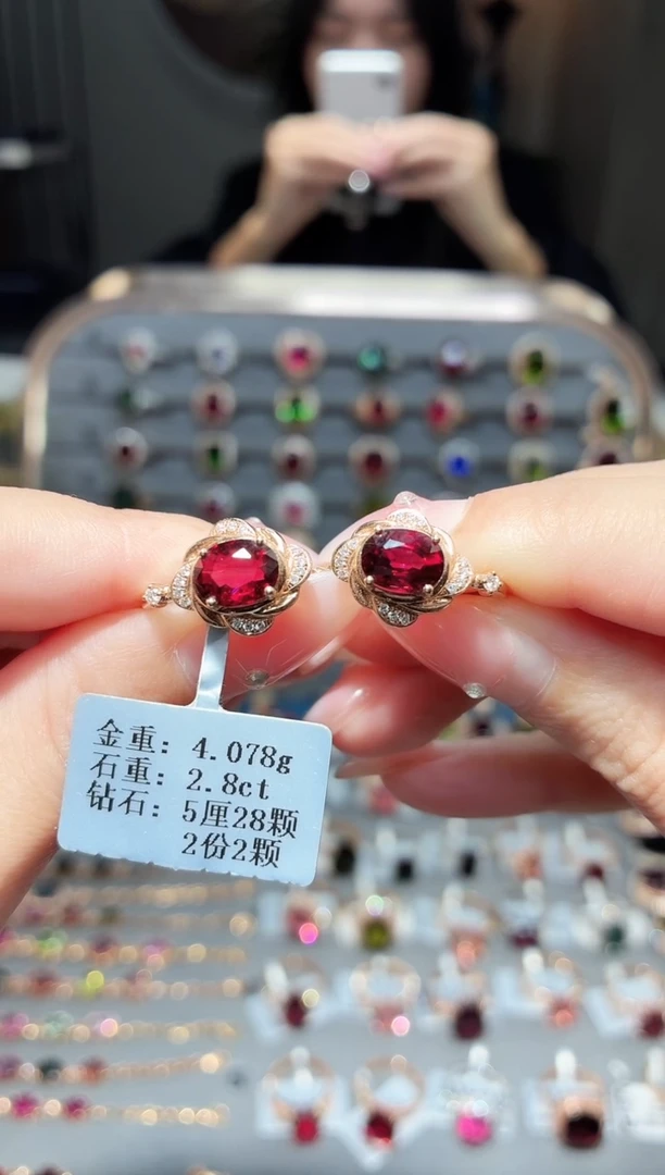 18K金镶嵌耳饰碧玺2.8配钻