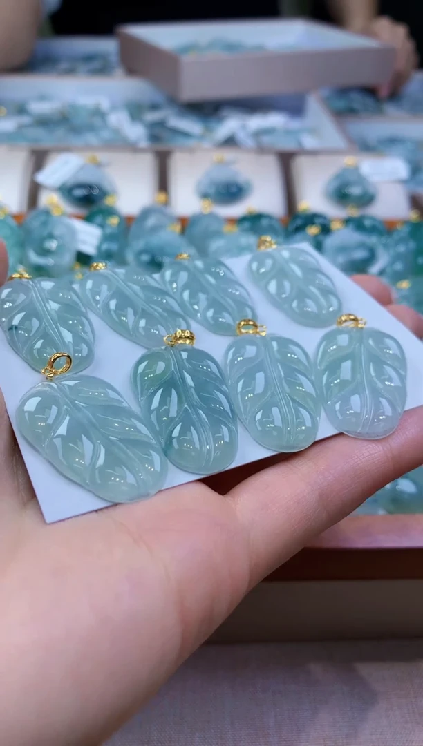 颈饰未镶嵌翡翠多样性发其一件