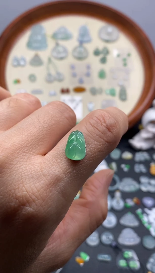 颈饰未镶嵌翡翠果緑叶子/芬