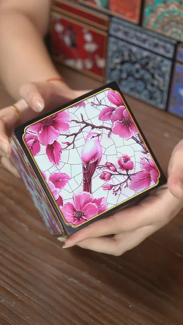 壹藏贰宝釉红花鸟十公分盒子