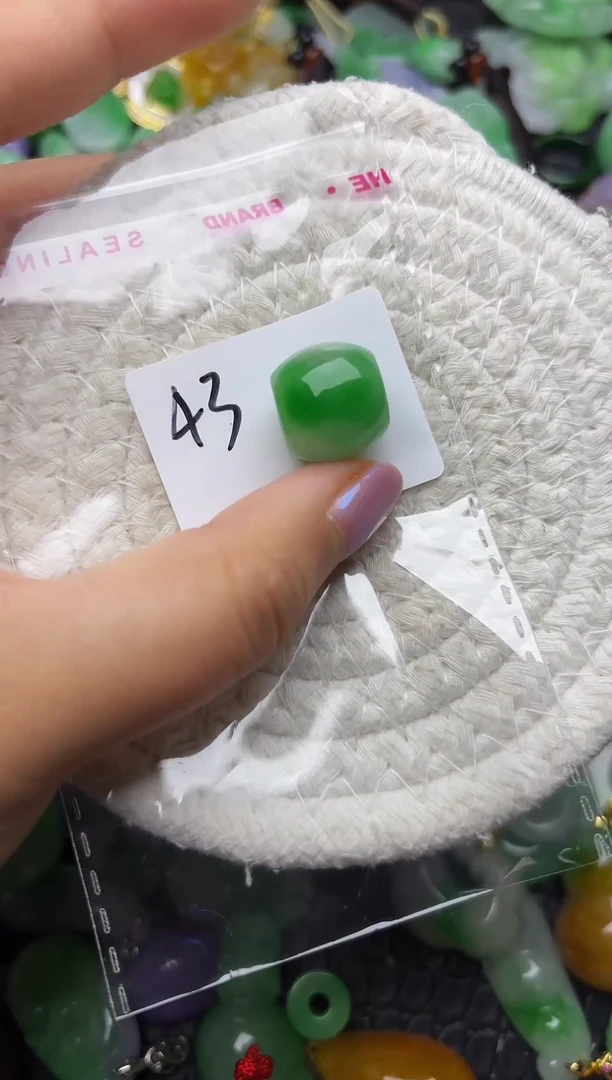 颈饰未镶嵌翡翠缅甸翡翠吊坠