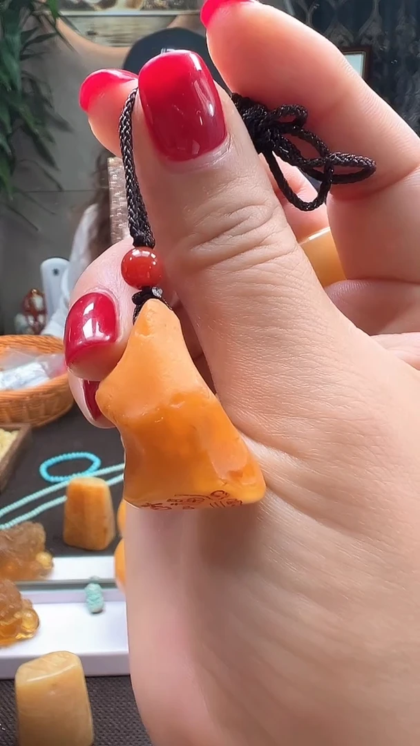 蜜蜡颈饰未镶嵌蜜蜡全皮吊坠