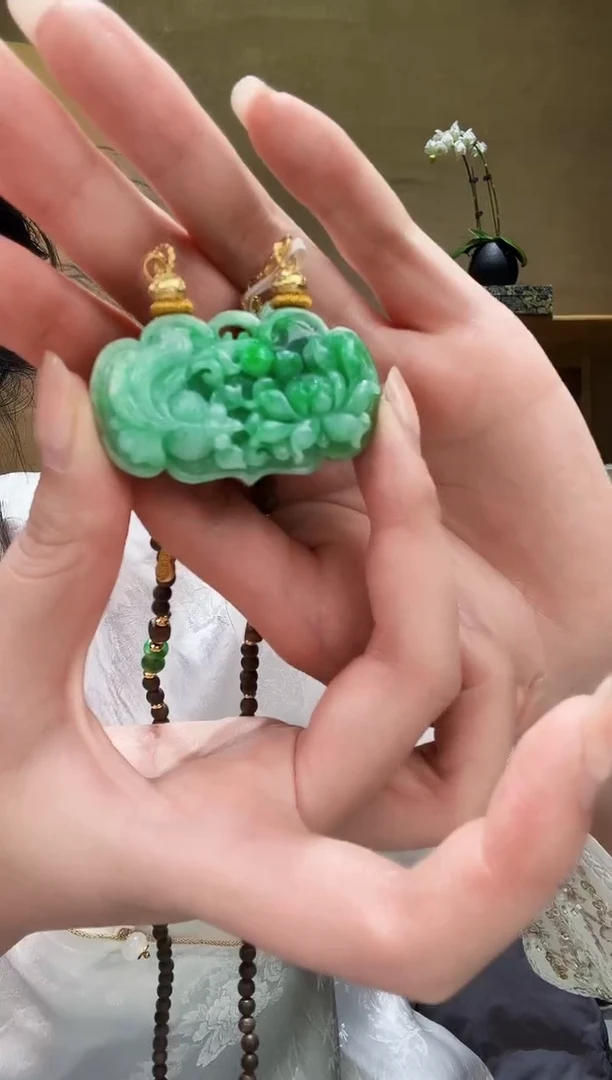 颈饰未镶嵌翡翠吊坠