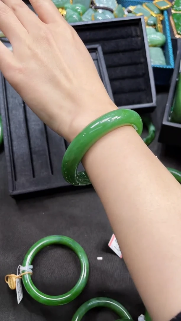 【闪购商品】和田玉手镯未镶嵌51-55圈口多样性发一