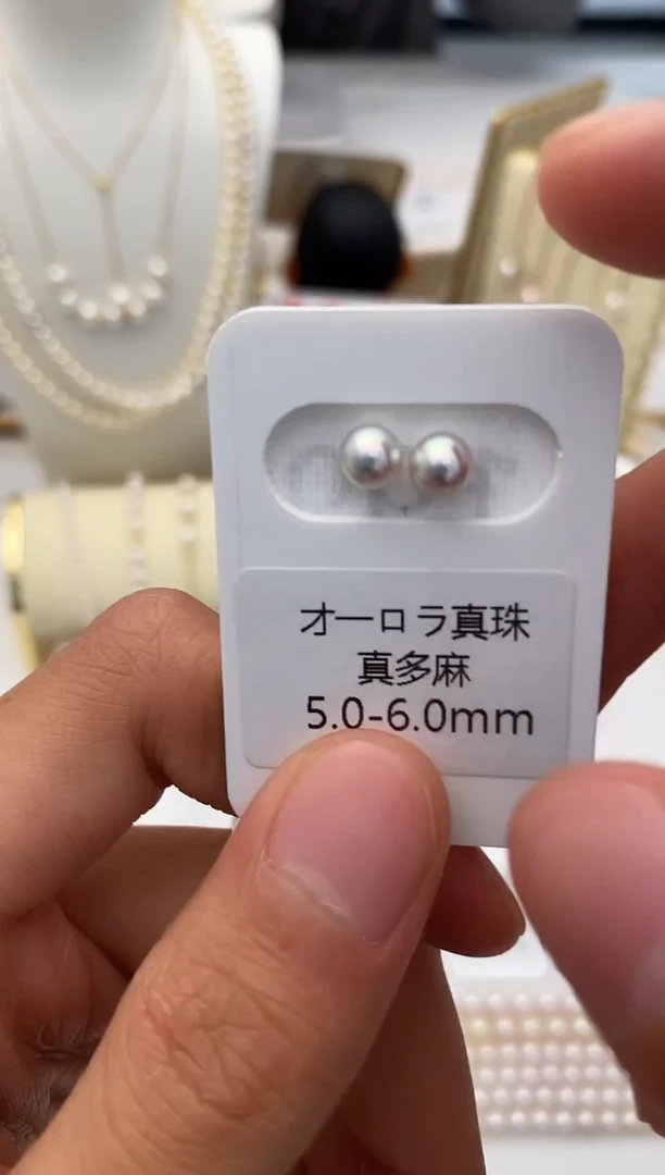 18K金镶嵌耳饰海水珍珠真多麻
