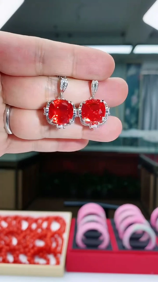 【闪购商品】合成（培育） 红宝石耳饰银S925镶嵌R50耳钉