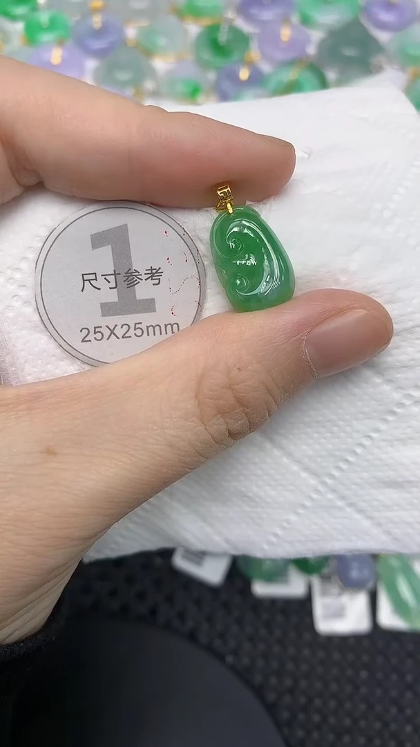 颈饰18K金镶嵌翡翠111111111