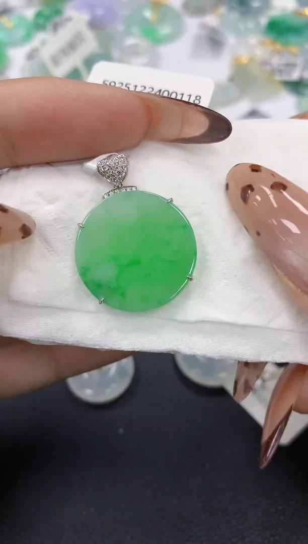 颈饰18K金镶嵌翡翠a货假一赔三支持复检百元上9元证书费自理