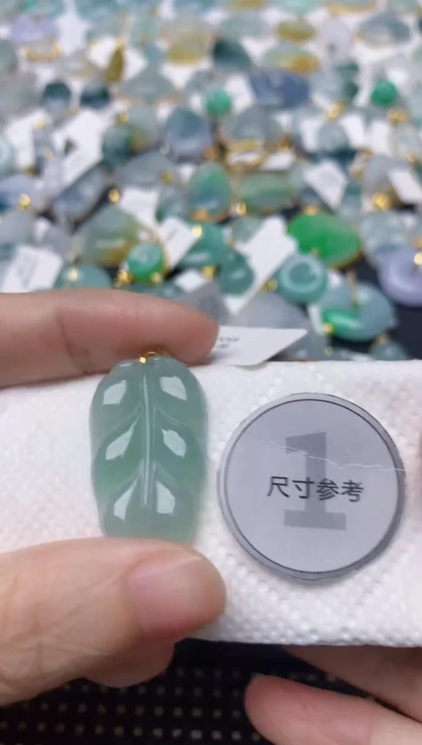 颈饰18K金镶嵌翡翠天然缅甸A货翡翠