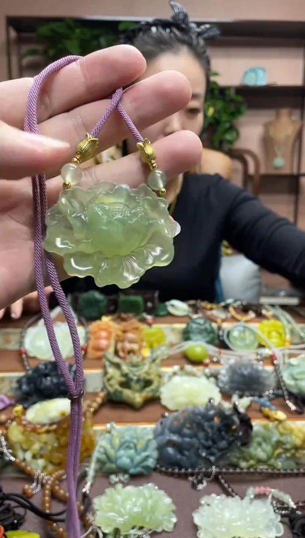 未镶嵌岫玉颈饰·2