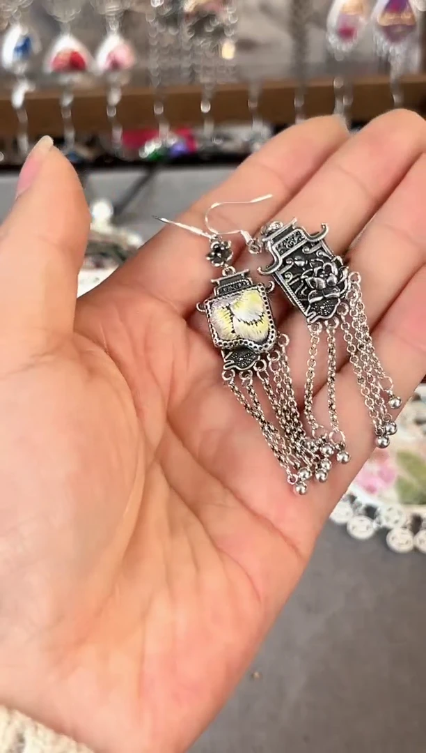 彩云南阁非遗老绣苗银饰品658