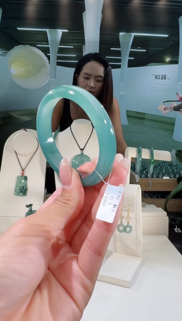 翡翠手镯未镶嵌54.4圈