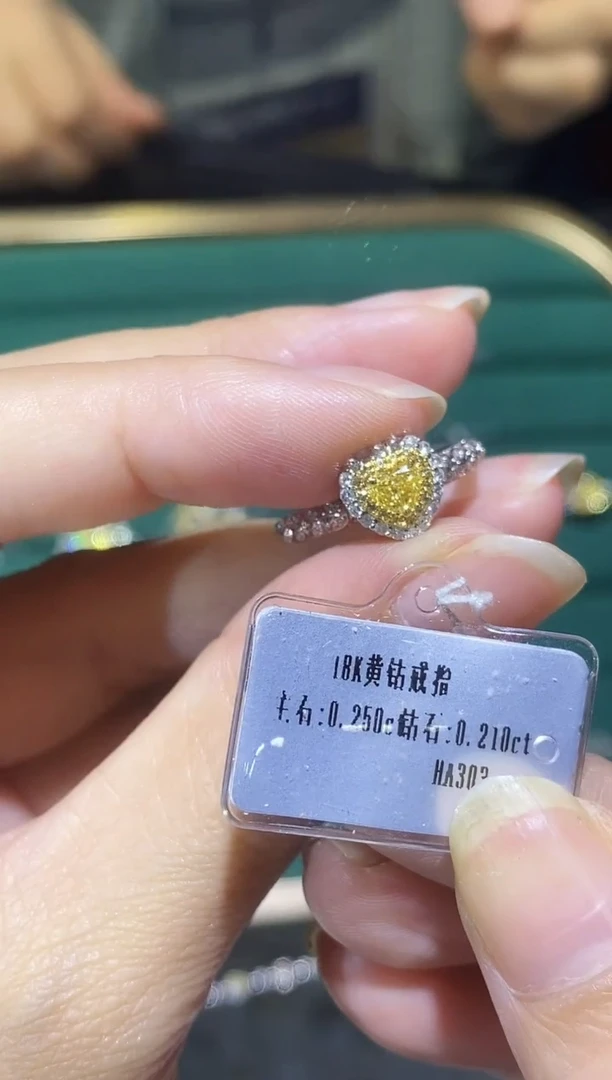 18K金镶嵌戒指钻石321