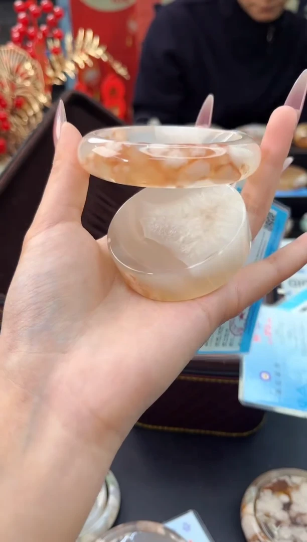 【闪购商品】石英质玉手镯未镶嵌赠送镯心（56圈口）