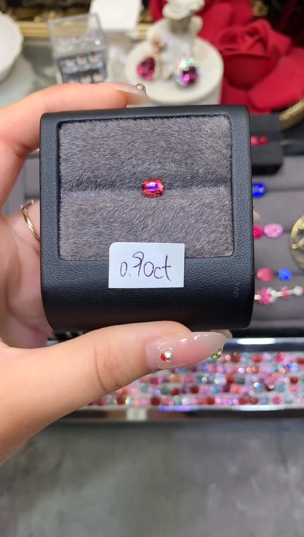 未镶嵌裸石定制尖晶石安**铐枕型 莲花色调 0.90ct