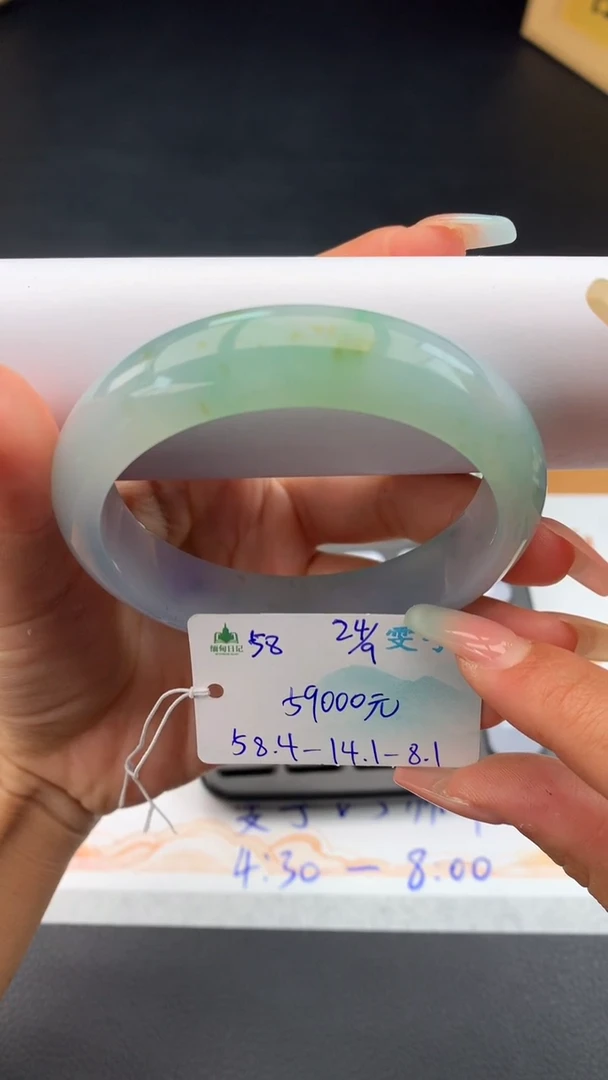 未镶嵌手镯翡翠自带#送人#，联系客服核对地址~