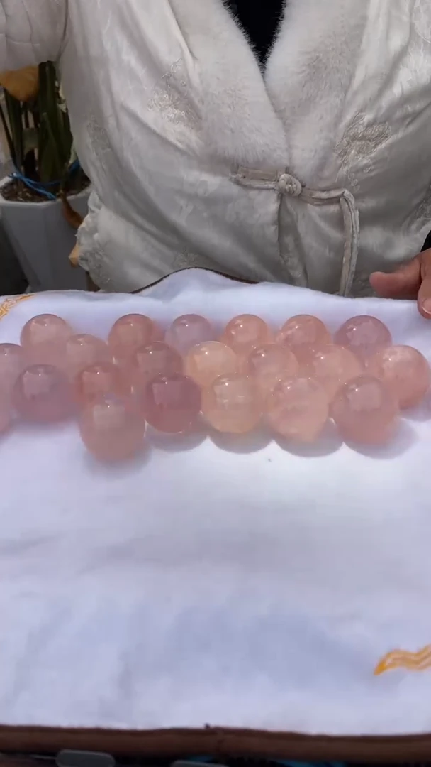 【闪购商品】芙蓉石球未镶嵌粉水晶球D189多样性发其一（不配底座）