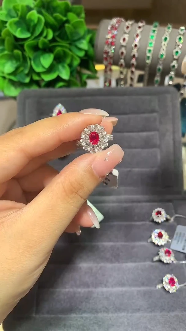 18K金镶嵌戒指红宝石1.04ct