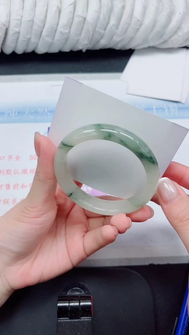 【闪购商品】石英质玉手镯未镶嵌302#54.3