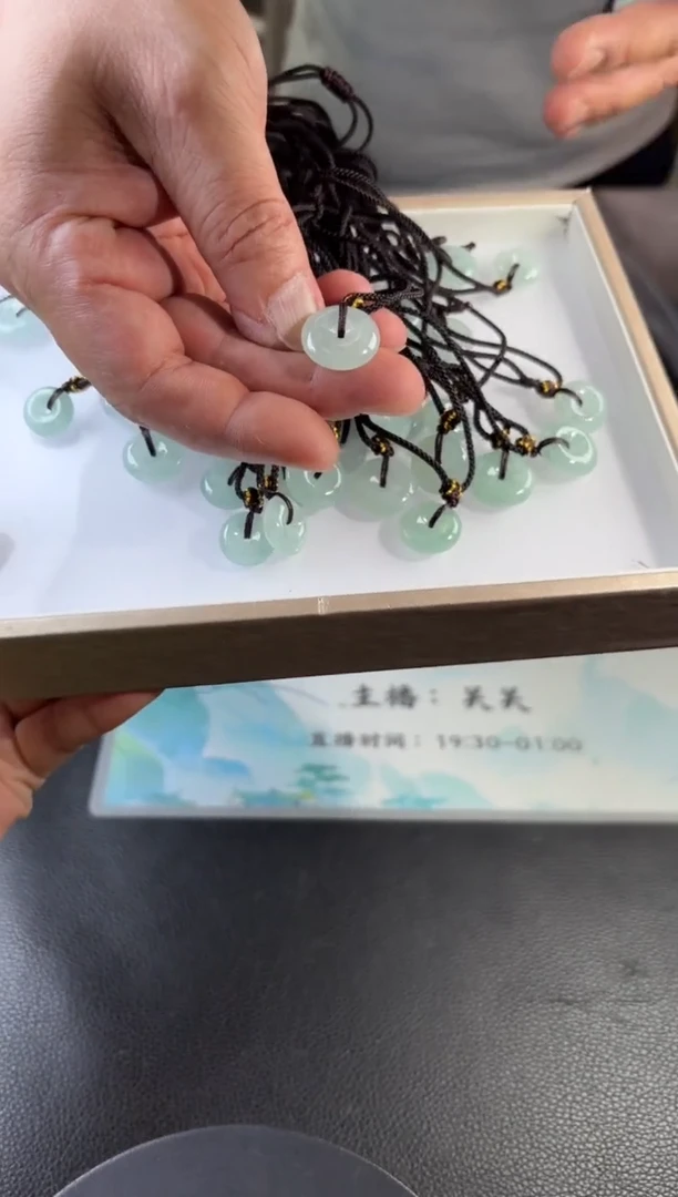 未镶嵌挂件翡翠多样性发一件R703104