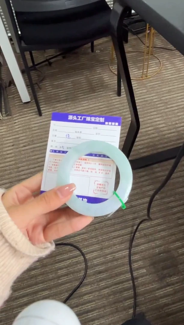 未镶嵌手镯定制翡翠黄****学定制产品不退不换