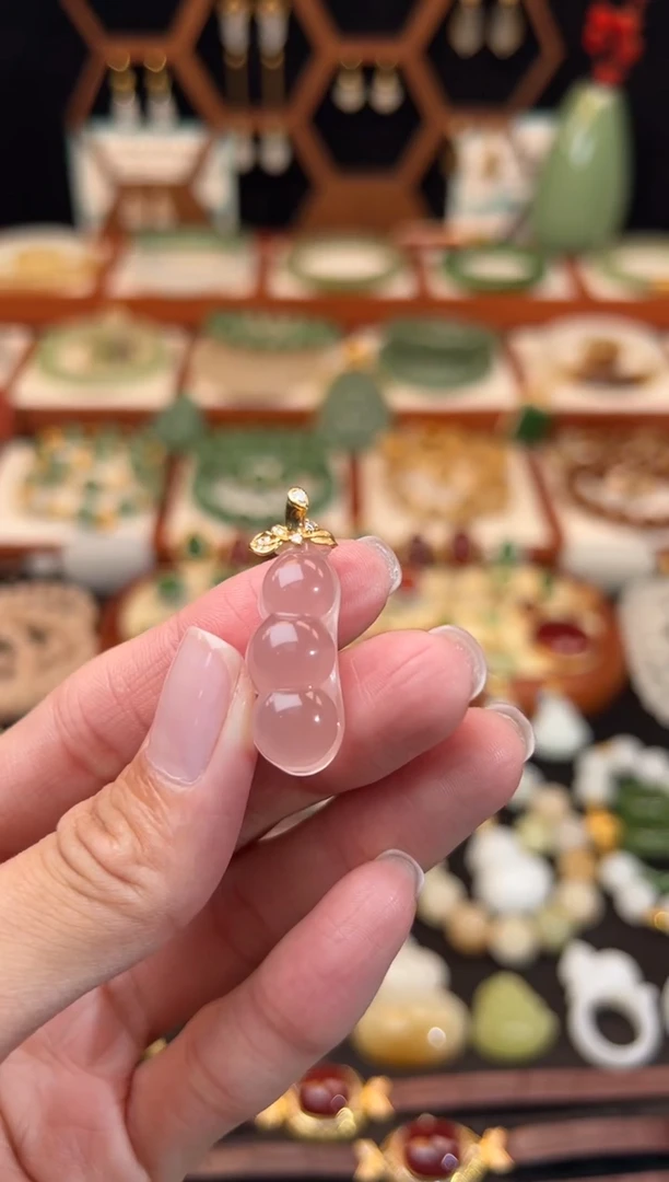 18K金镶嵌南红玛瑙挂件原矿无胶