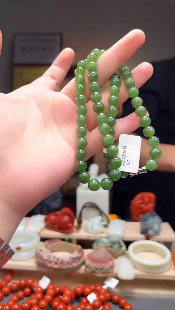 颈饰未镶嵌和田玉吊坠