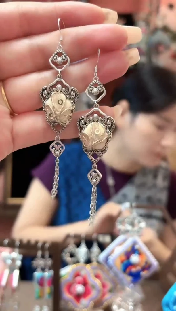 织绣云织谣民族风精美饰品   605