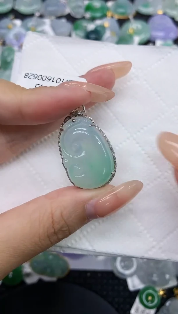 颈饰18K金镶嵌翡翠11111111111