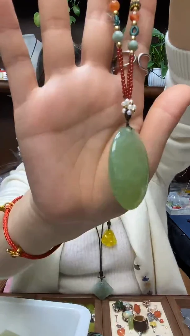 未镶嵌岫玉吊坠.