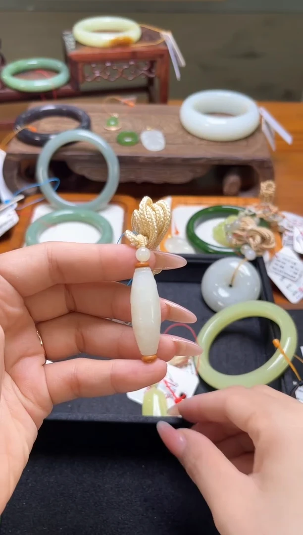 吊坠(不含链)未镶嵌和田玉新疆米达 九眼