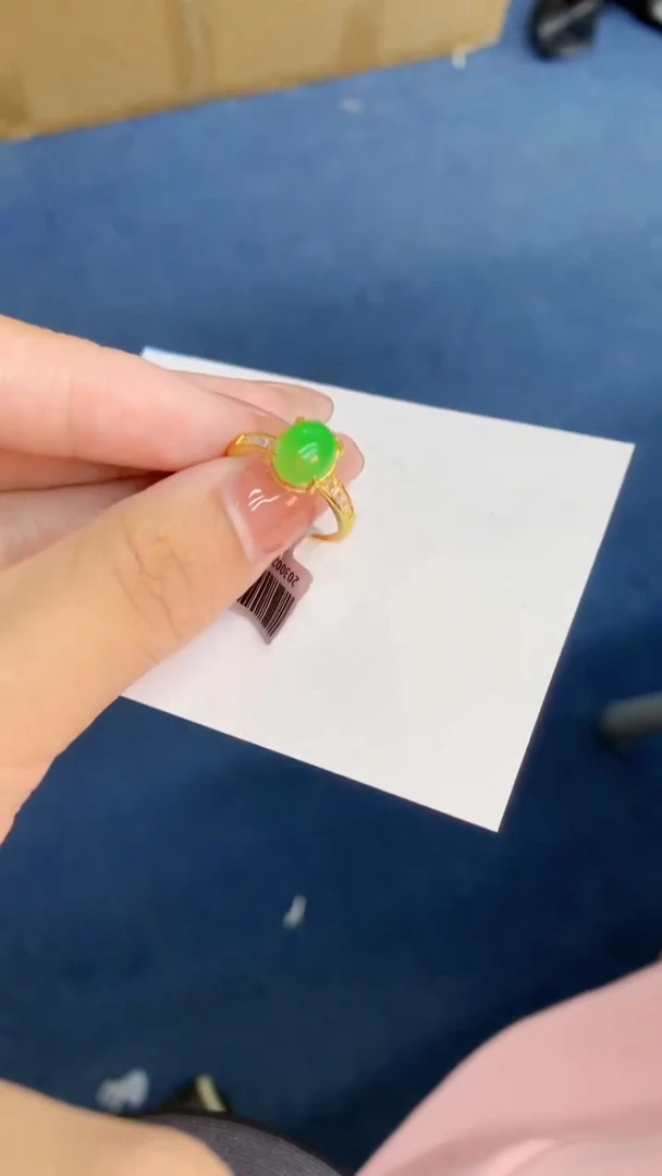 翡翠未镶嵌颈饰           1