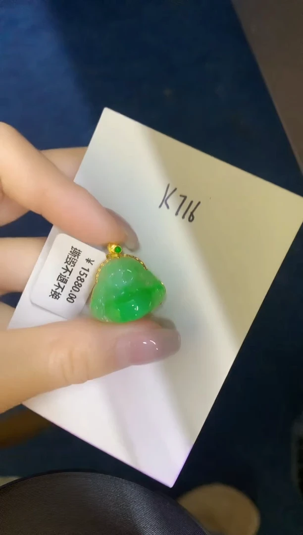 颈饰18K金镶嵌翡翠缅甸天然翡翠A货