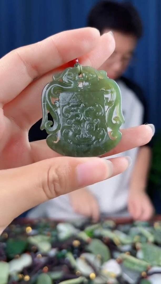 未镶嵌和田玉挂件拍一发一