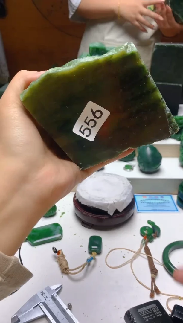 未镶嵌和田玉（碧玉）珠宝半成品0