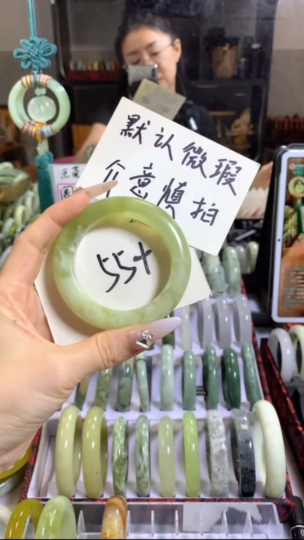 未镶嵌岫玉手镯10