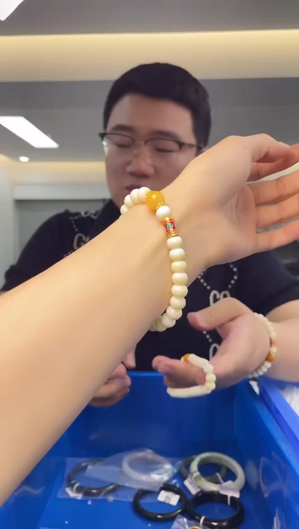 【闪购商品】蜜蜡裸石未镶嵌多样性发一件