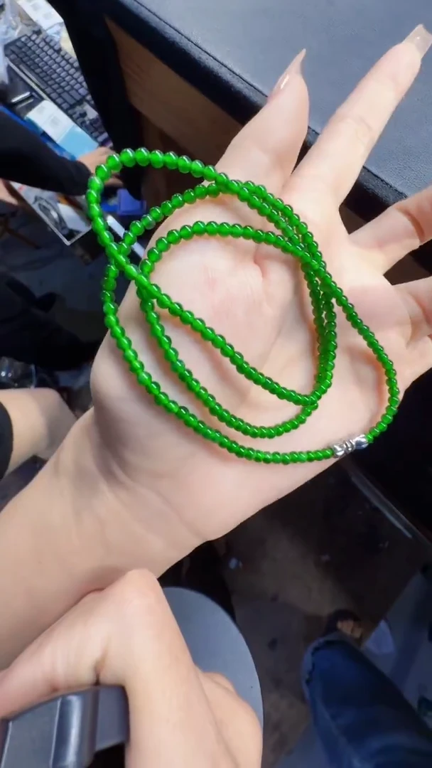 未镶嵌定制翡翠翡翠A货有轻微色差属于正常现象，珠链多样性发货1