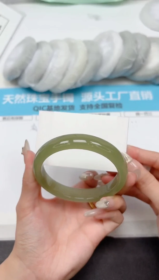 未镶嵌手镯石英质玉133-65.6
