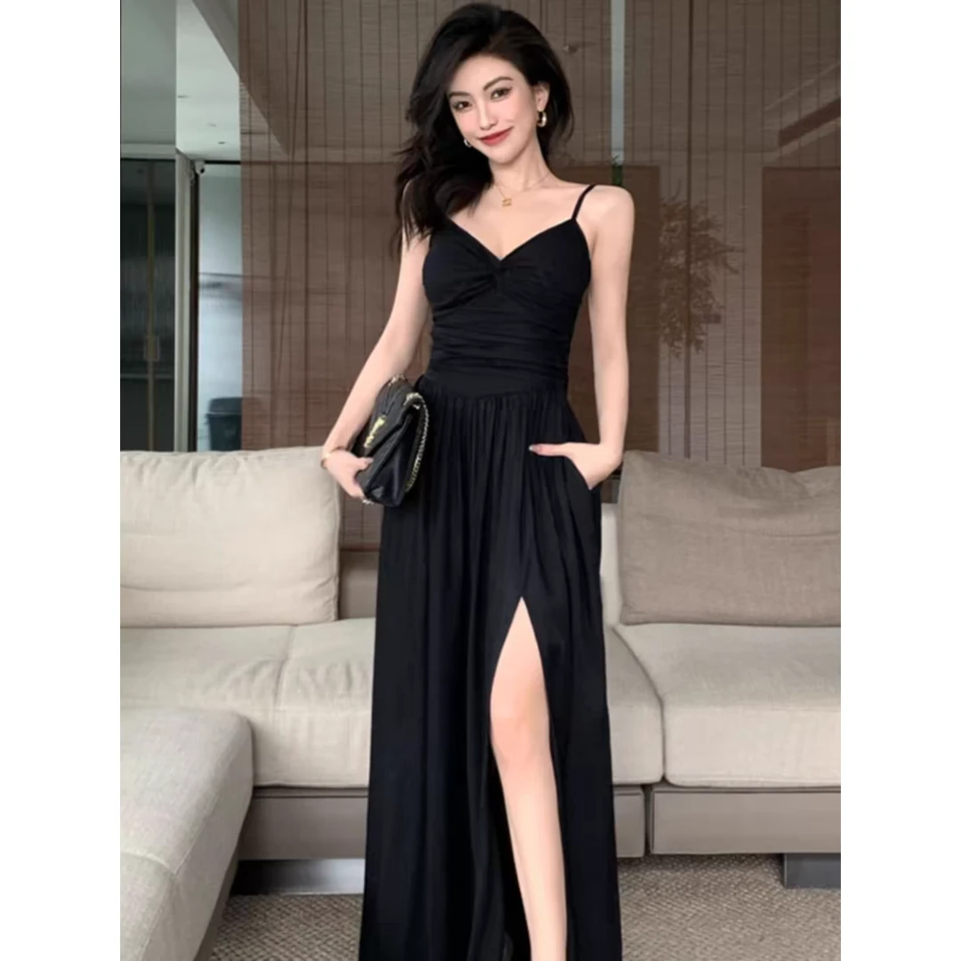 法式赫本风v领黑色吊带连衣裙女夏季款气质高级感性感开叉长裙子
