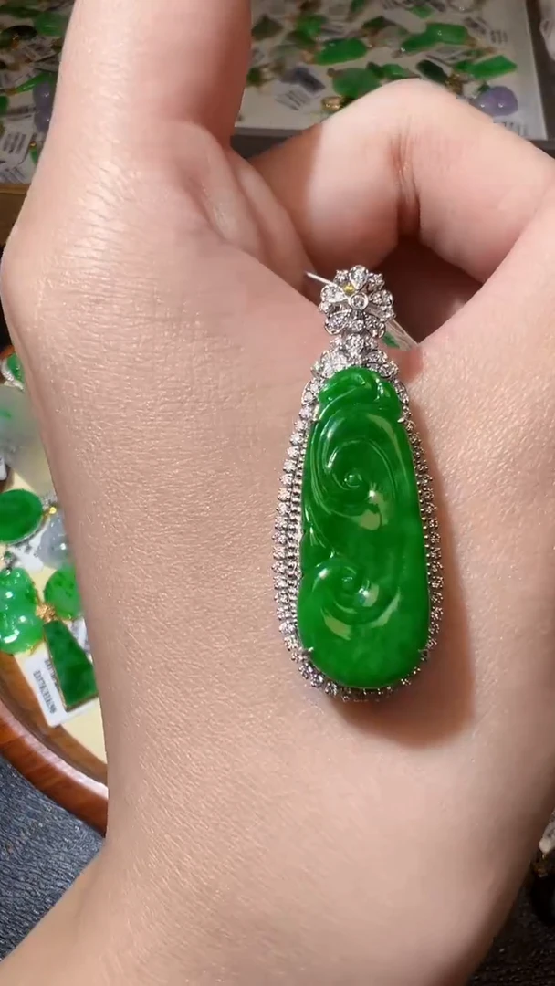 【闪购商品】翡翠颈饰18K金镶嵌我