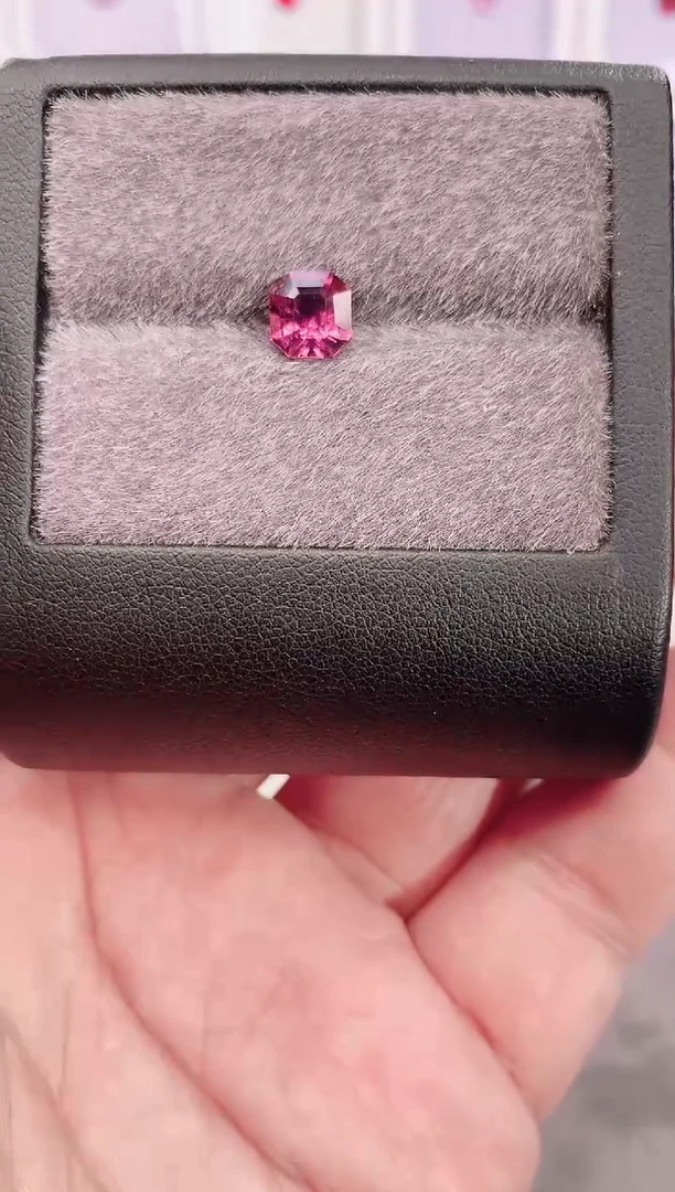 未镶嵌裸石尖晶石1.18