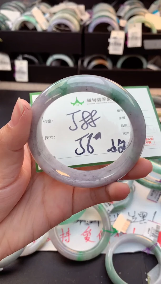 未镶嵌定制翡翠毛货需精细抛光+多人