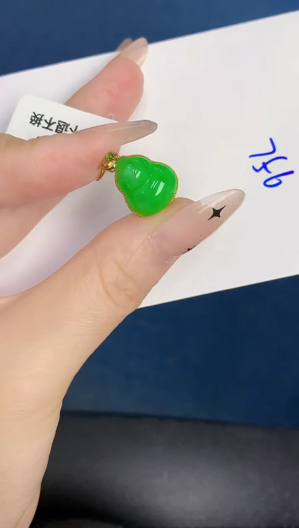 颈饰18K金镶嵌翡翠缅甸天然翡翠A货